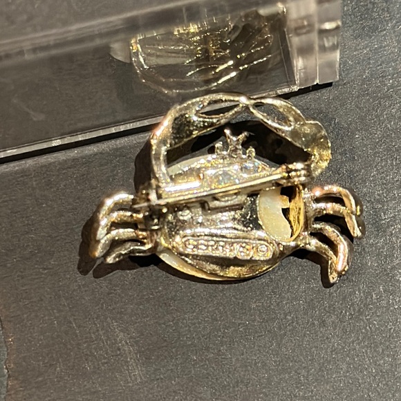 Vintage Gerry's Crab Brooch. - Picture 5 of 5